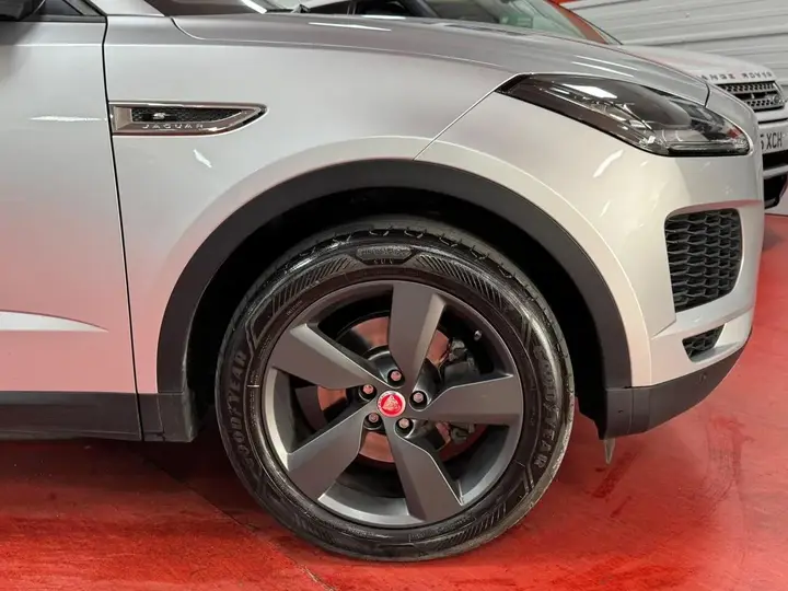 Jaguar E-Pace 2019 photo 3