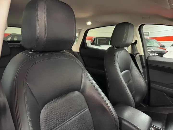 Jaguar E-Pace 2019 photo 2