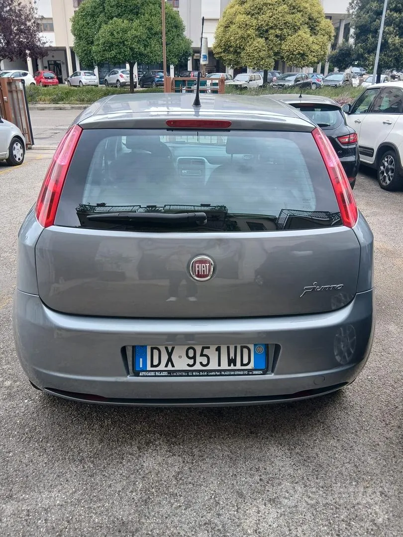 Fiat Grande Punto 2009 photo 4