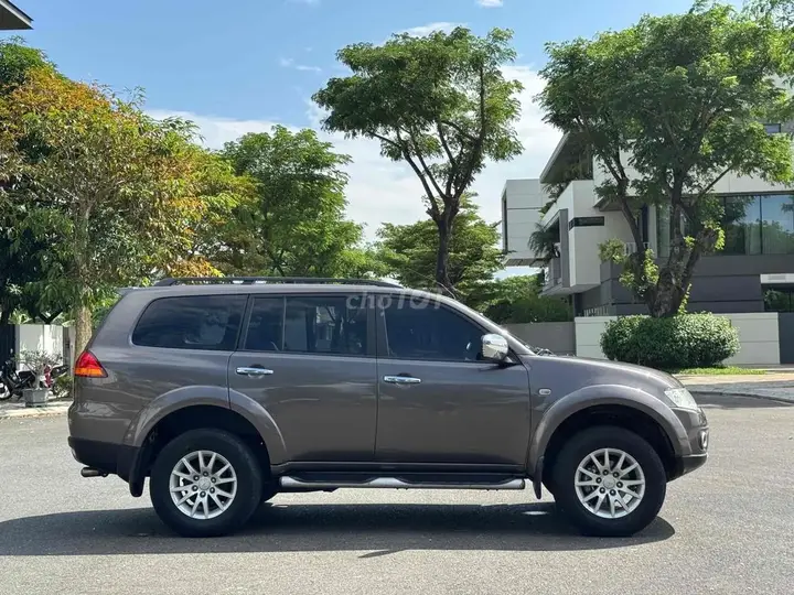 Mitsubishi Pajero Sport 2013 photo 2