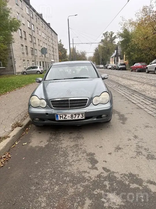 Mercedes-Benz C200