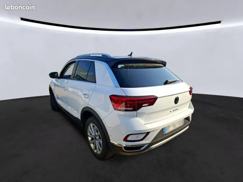 Volkswagen T-Roc 2023 photo 2