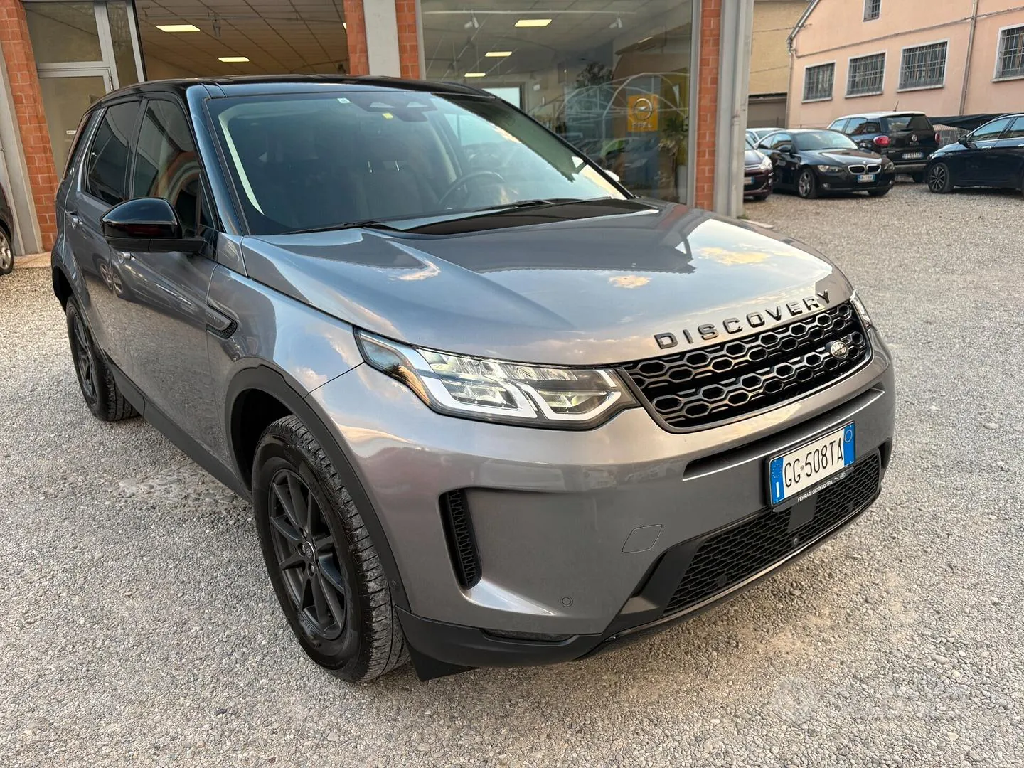 Land Rover Discovery Sport 2021 photo 3