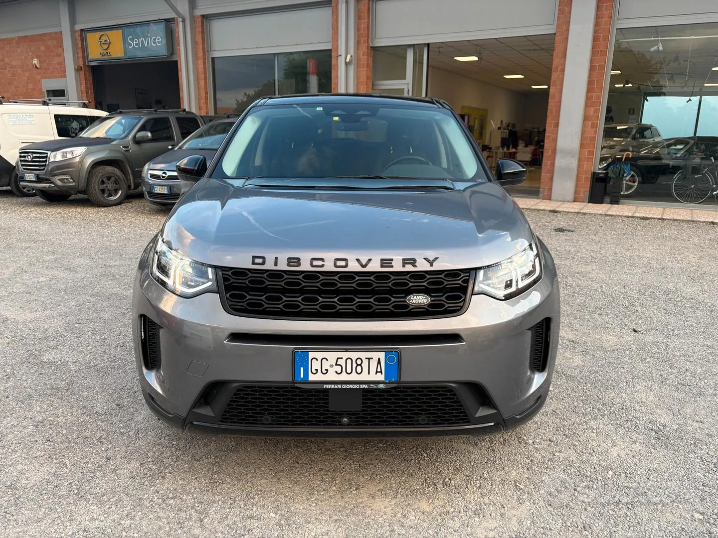 Land Rover Discovery Sport 2021 photo 2