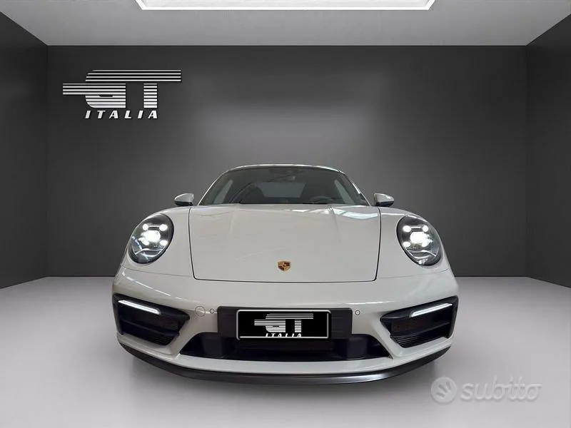 Porsche 911 2023 photo 2