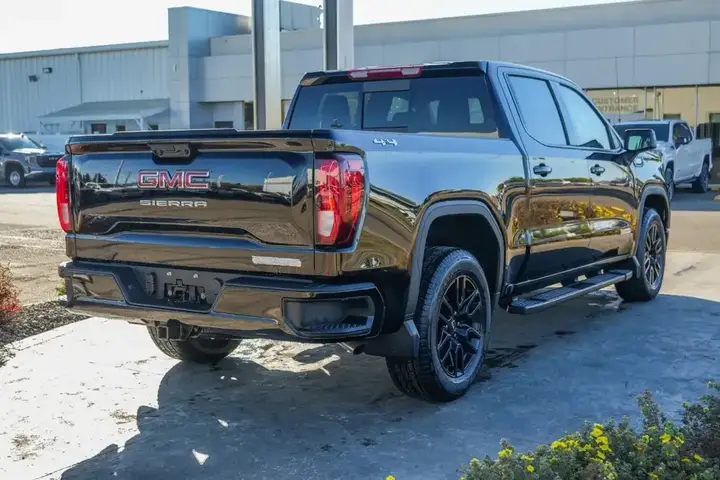 GMC Sierra 1500 2026 photo 2