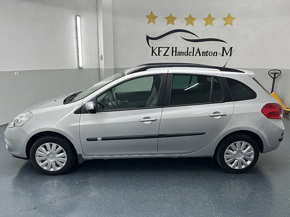 Renault Clio 2011 photo 2