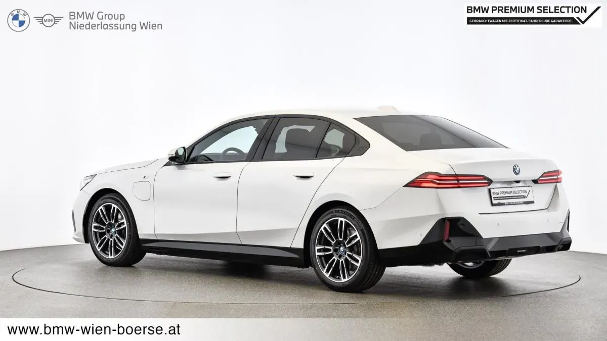 BMW 5 Series 2024 photo 3