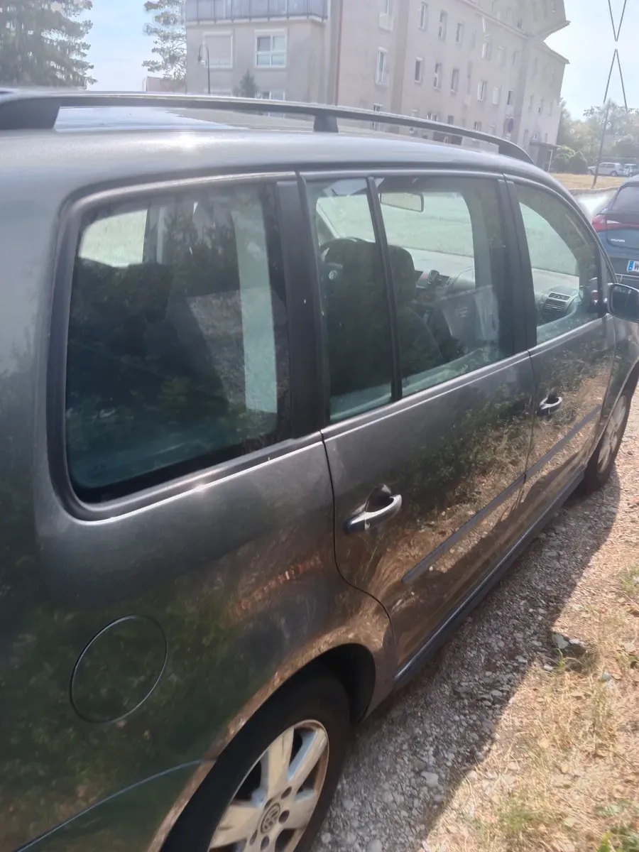 Volkswagen Touran 2007 photo 2