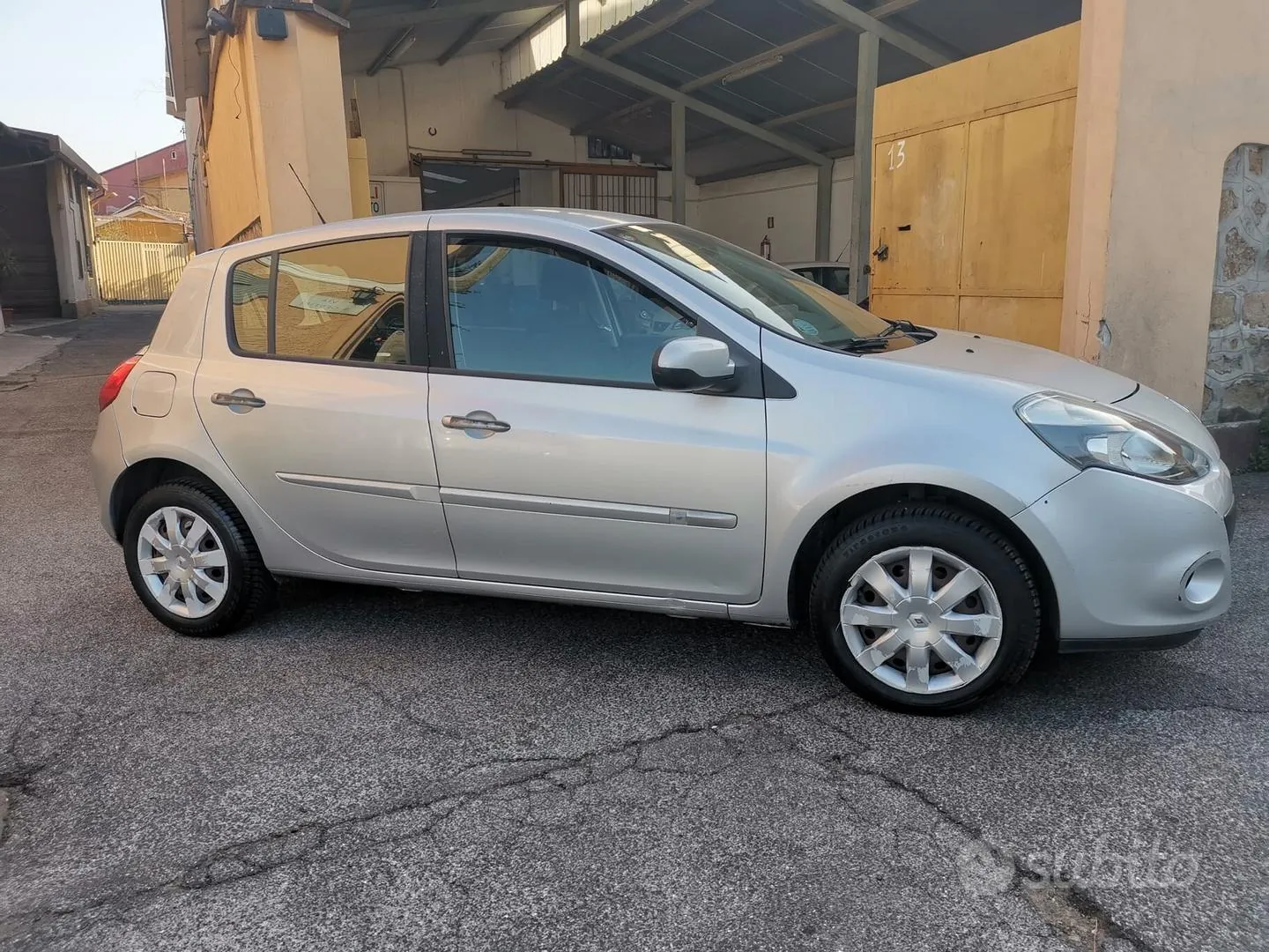 Renault Clio 2011 photo 2