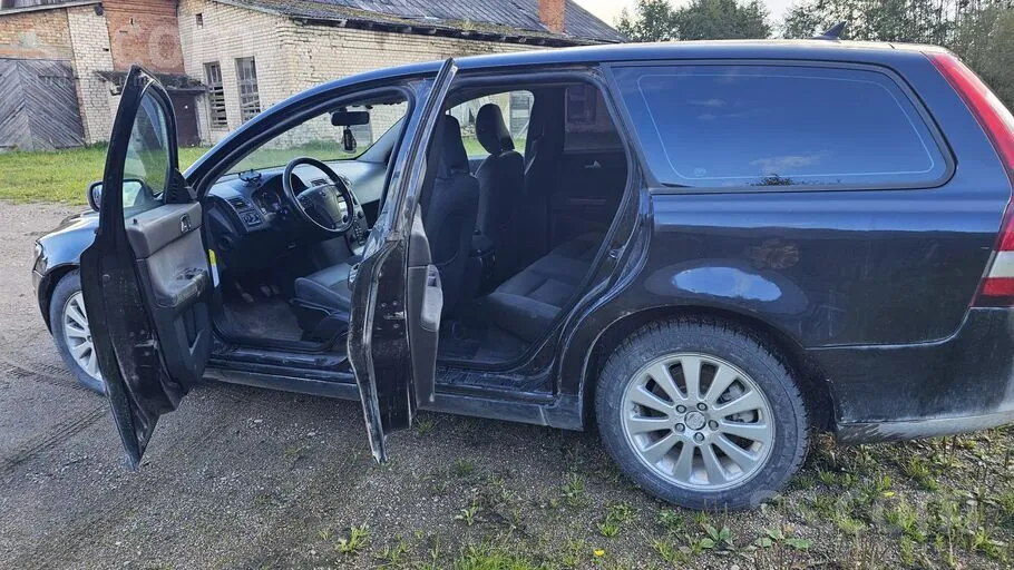 Volvo V50 2004 photo 2