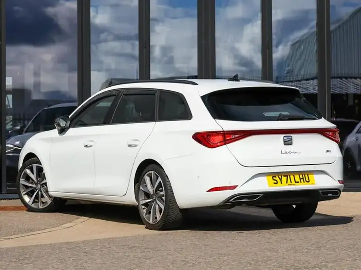 Seat Leon 2021 photo 2