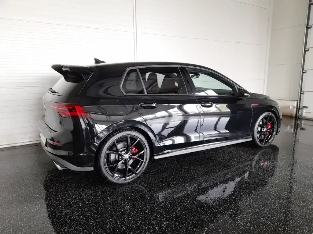 Volkswagen Golf 2024 photo 2