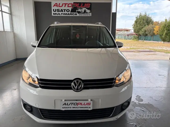 Volkswagen Touran 2012 photo 2