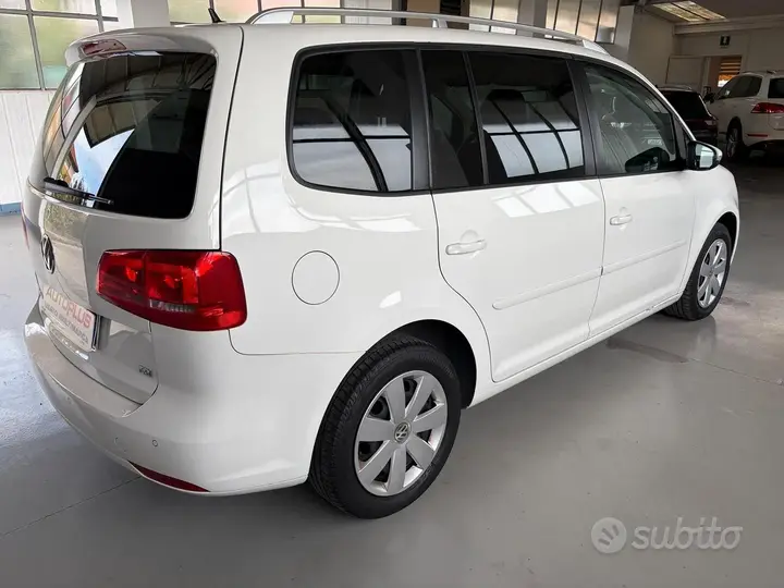 Volkswagen Touran 2012 photo 4