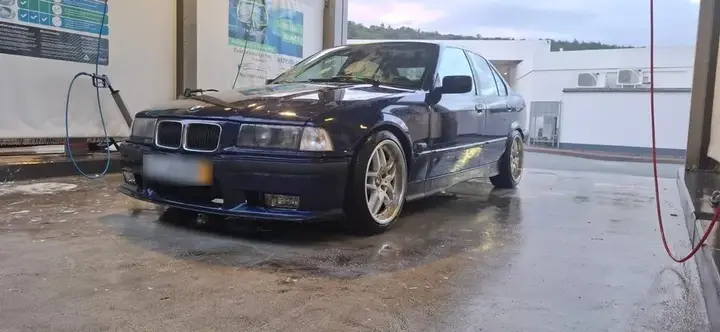 BMW 318I