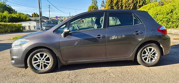 Toyota Auris 2010 photo 5