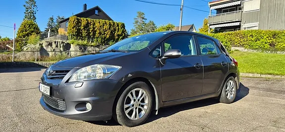 Toyota Auris 2010 photo 4