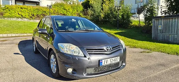 Toyota Auris 2010 photo 2