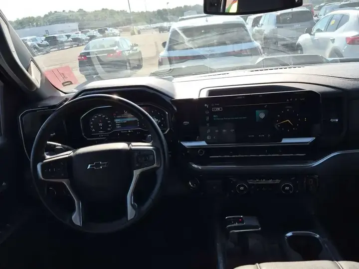 Chevrolet Silverado 1500 2023 photo 2
