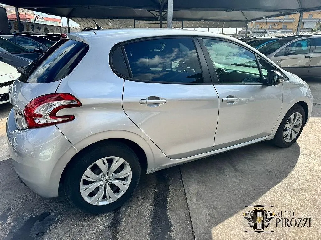 Peugeot 208 2015 photo 4