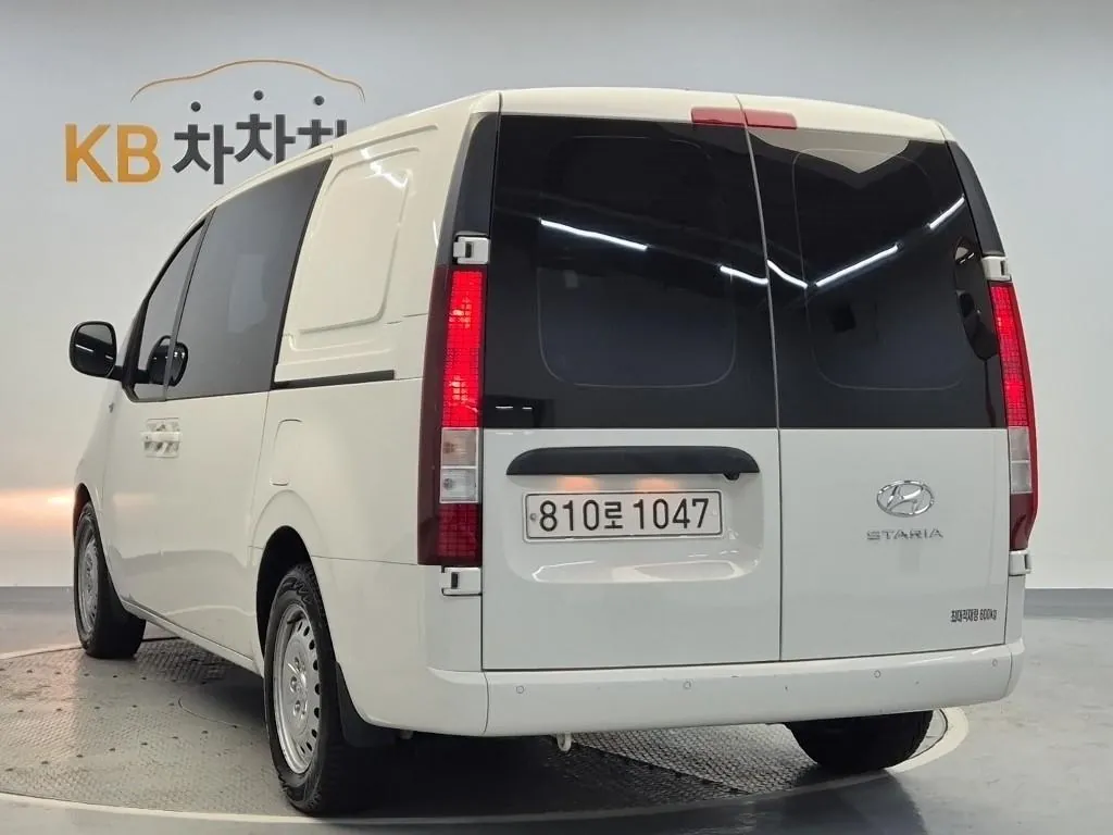 Hyundai Staria 2022 photo 2