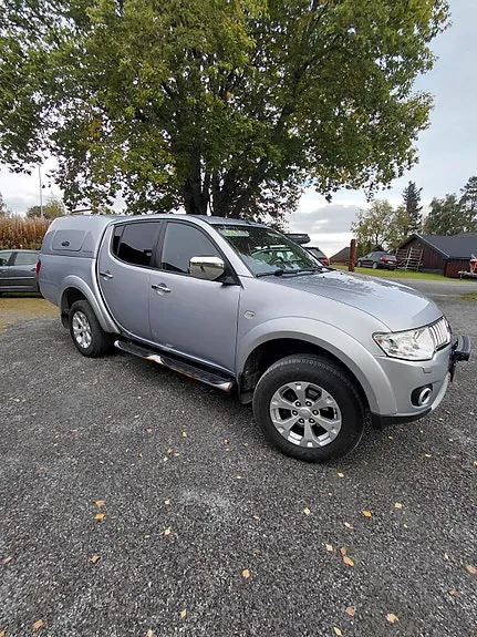 Mitsubishi L200 2012 photo 2