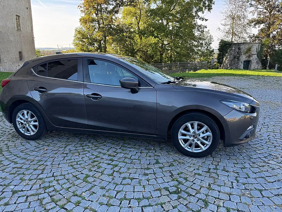 Mazda Mazda3 2015 photo 2