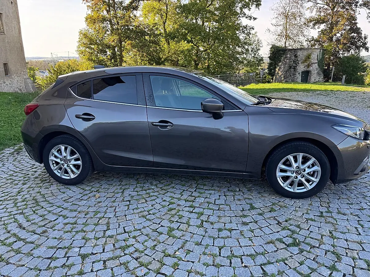 Mazda Mazda3 2015 photo 3