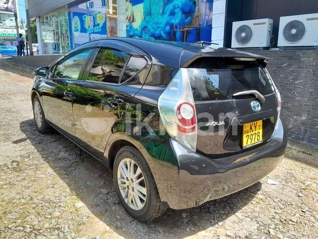 Toyota Aqua 2013 photo 3