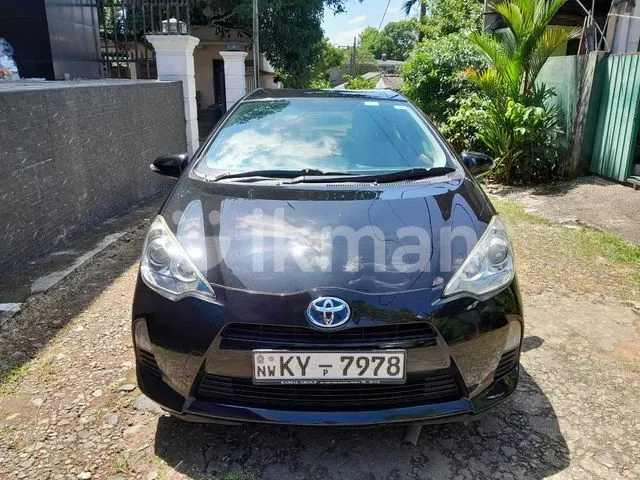 Toyota Aqua 2013 photo 2