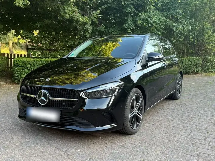 Mercedes-Benz B 180