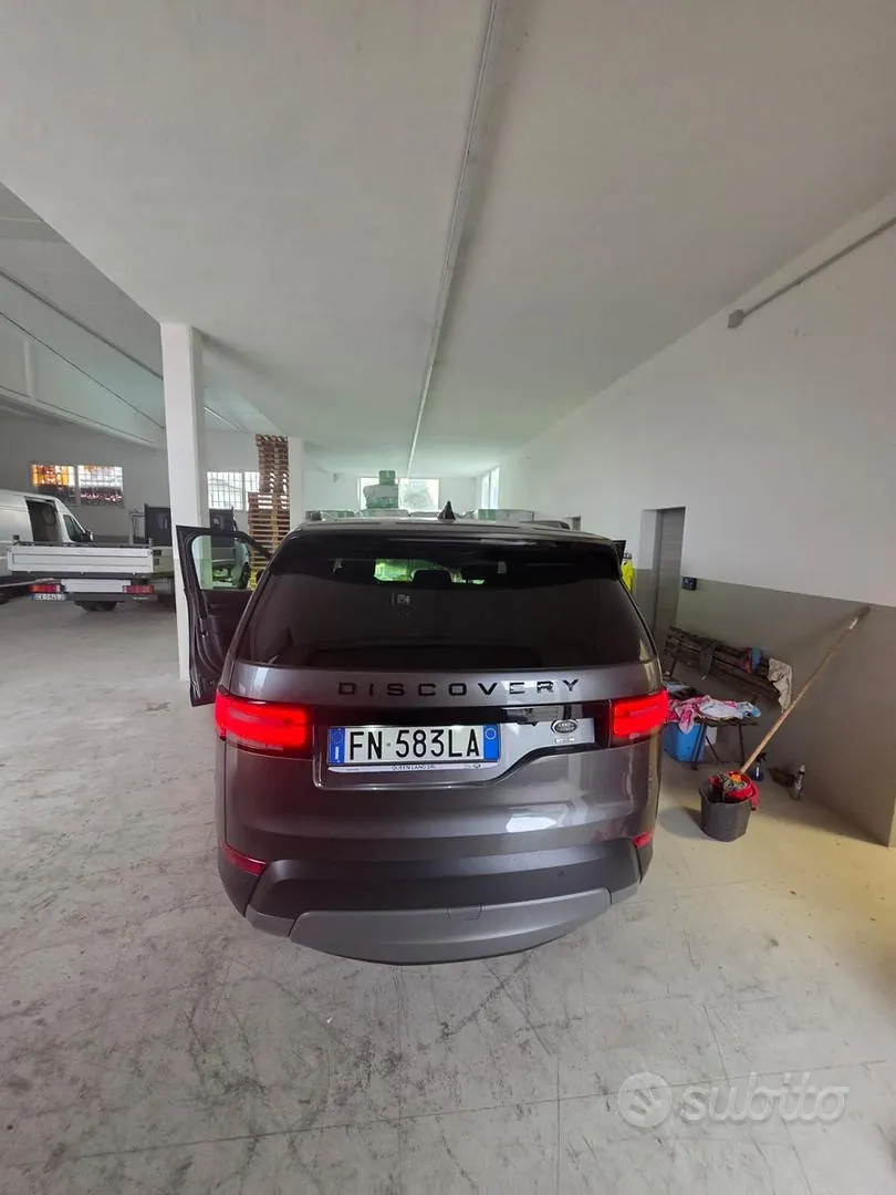 Land Rover Discovery 2018 photo 2