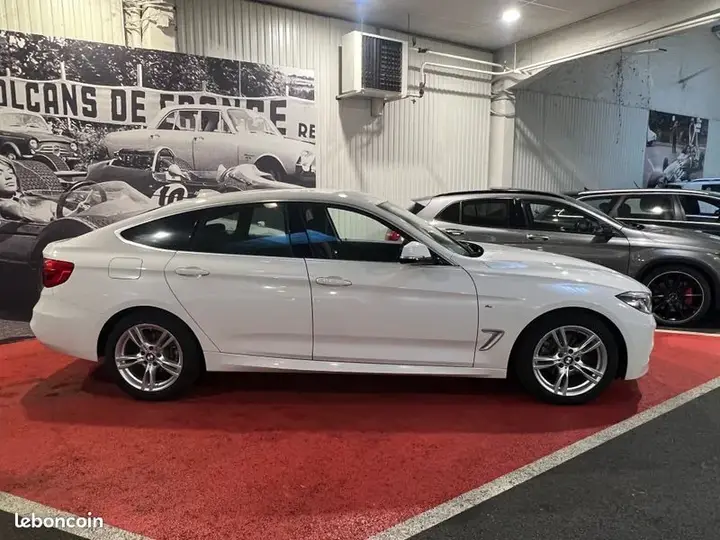 BMW 3 Series 2018 photo 3