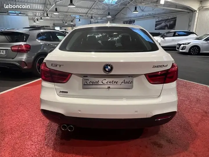 BMW 3 Series 2018 photo 5