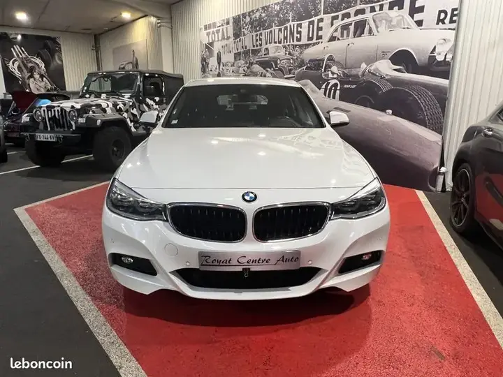BMW 3 Series 2018 photo 2