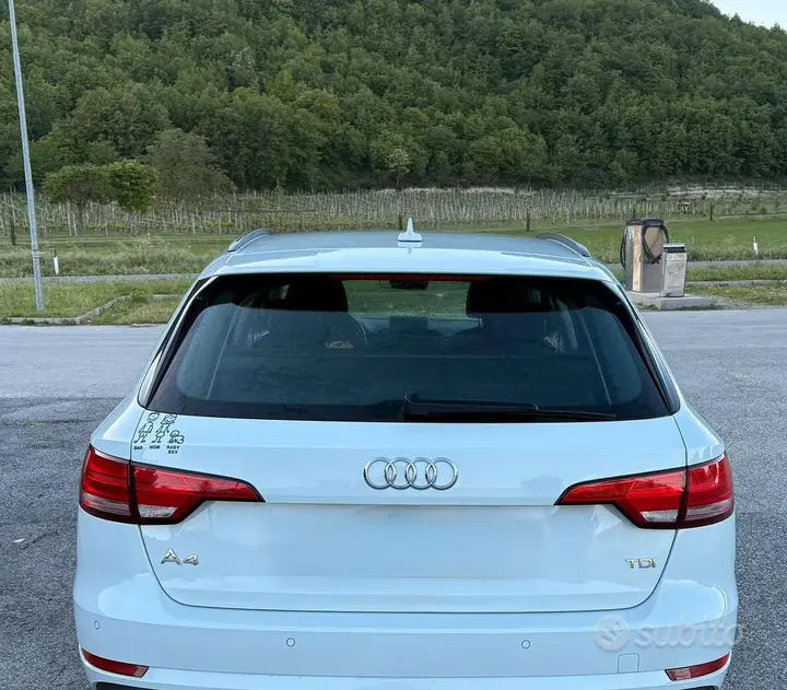 Audi A4 2018 photo 2