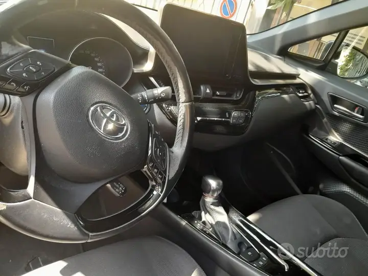 Toyota C-Hr 2019 photo 2