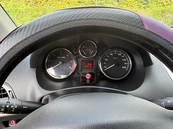 Peugeot 206 2012 photo 5