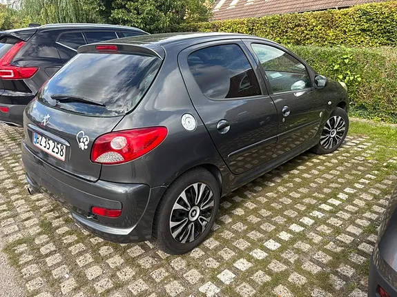 Peugeot 206 2012 photo 4