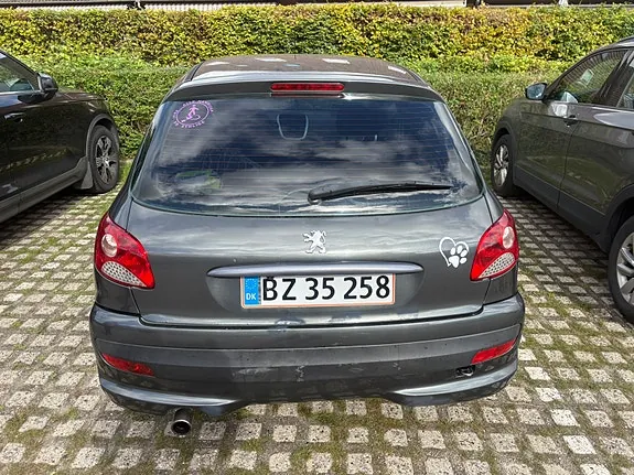 Peugeot 206 2012 photo 3