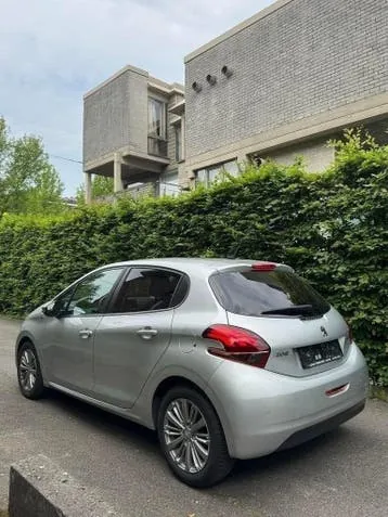 Peugeot 208 2016 photo 2