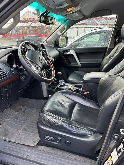 Toyota Land Cruiser 2011 photo 2