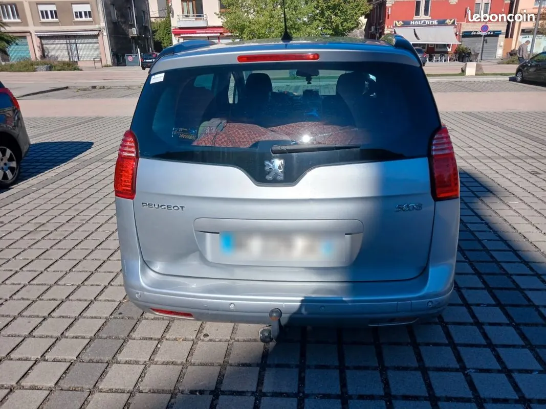 Peugeot 5008 2010 photo 3