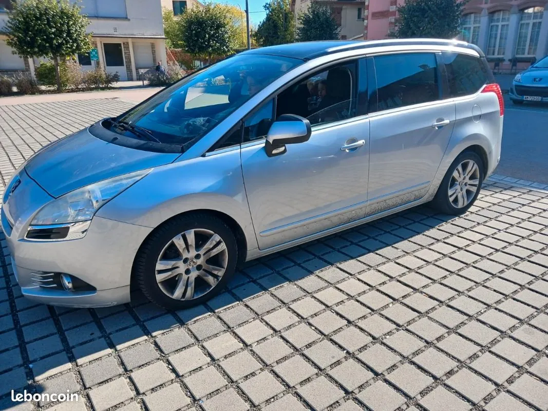 Peugeot 5008 2010 photo 2