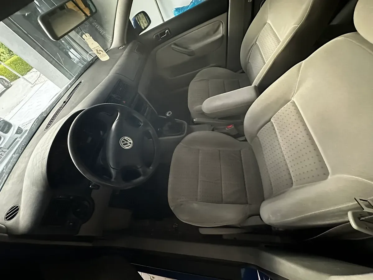 Volkswagen Golf 2000 photo 2