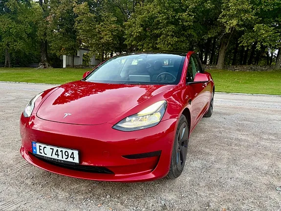 Tesla Model 3 2021 photo 2