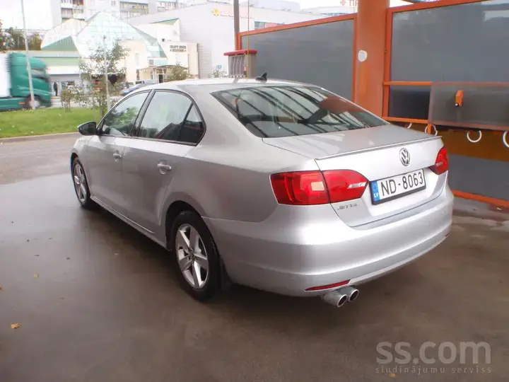 Volkswagen Jetta 2011 photo 4