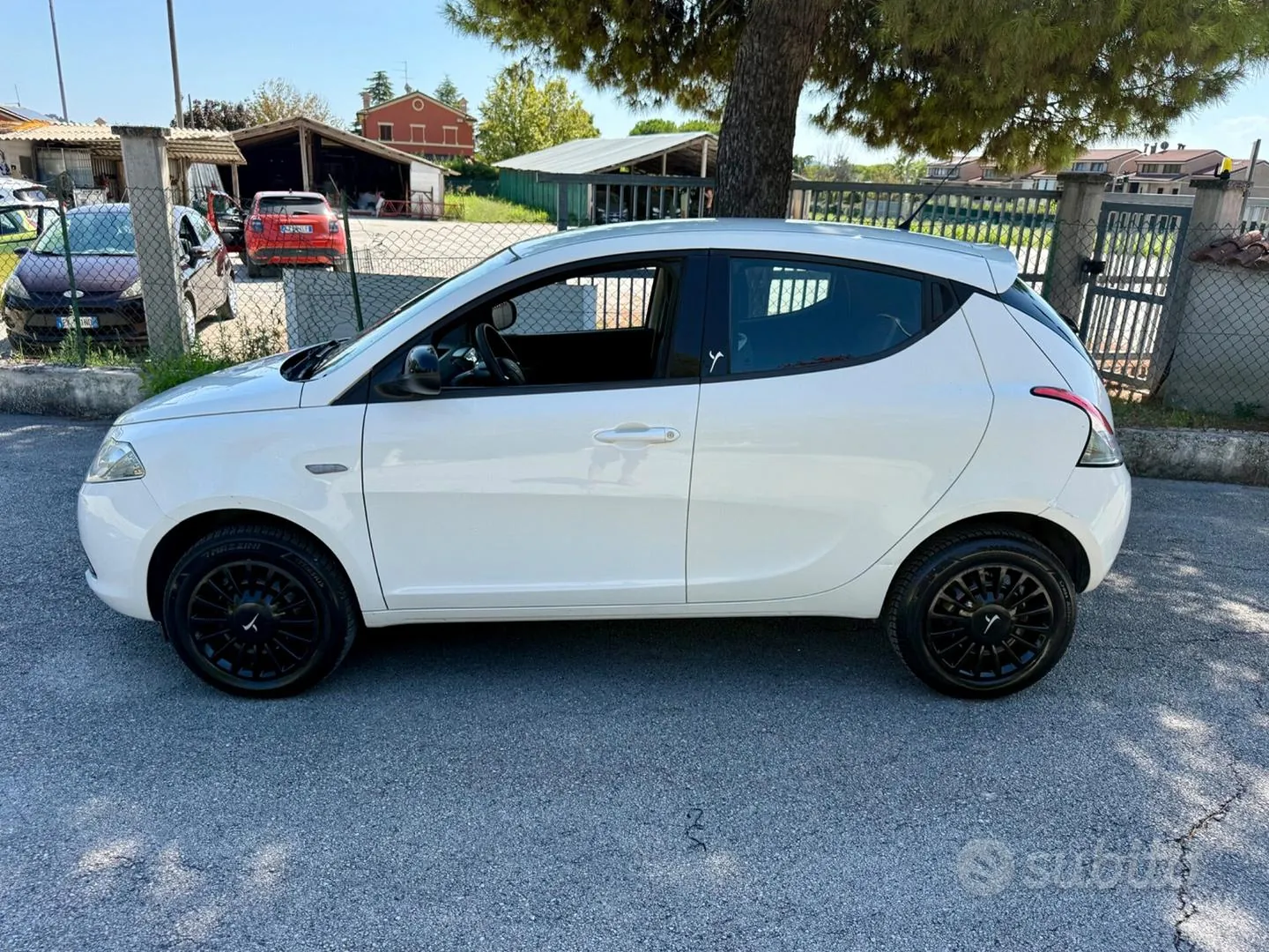 Lancia Ypsilon 2015 photo 2