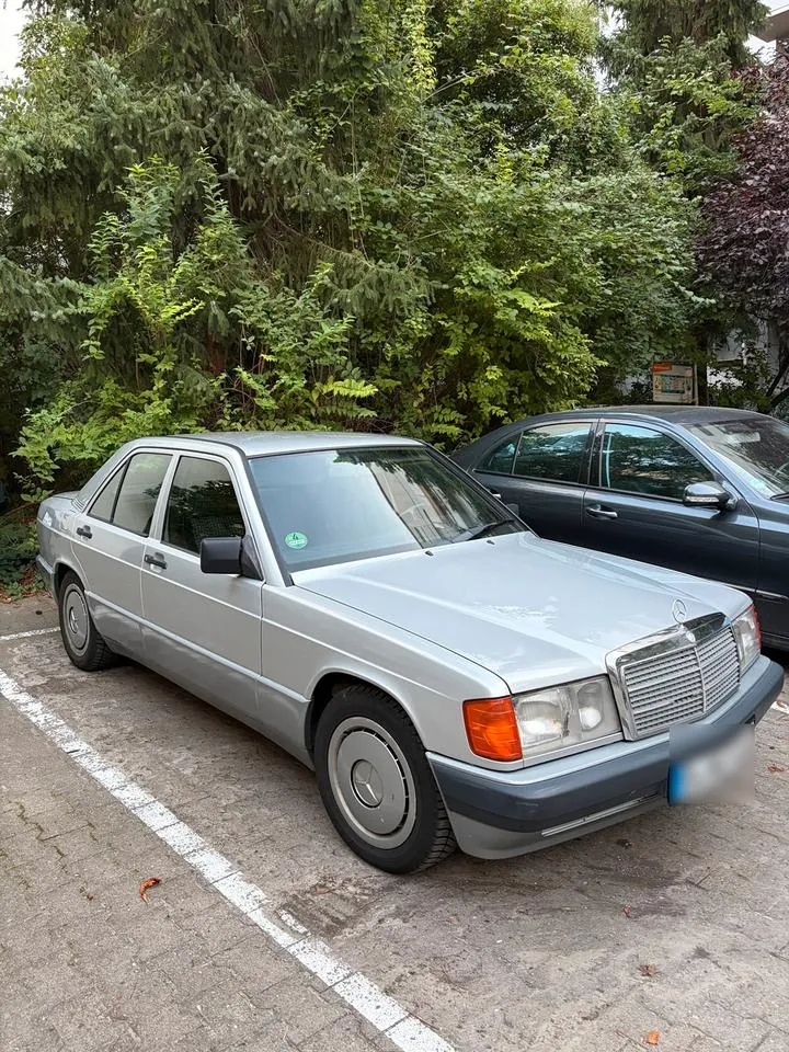 Mercedes-Benz 190E